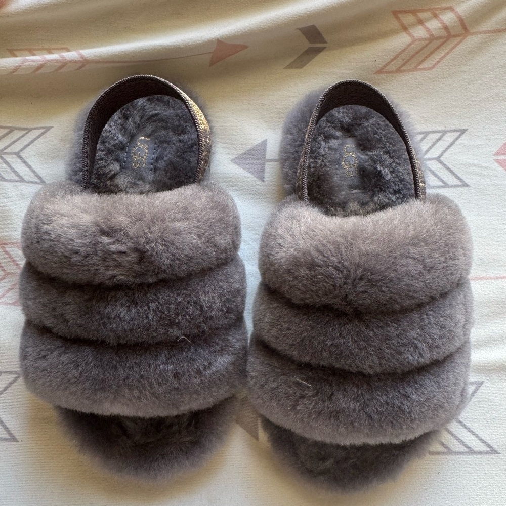 NWOT KIDS FLUFF YEAH SLIDE - CHARCOAL